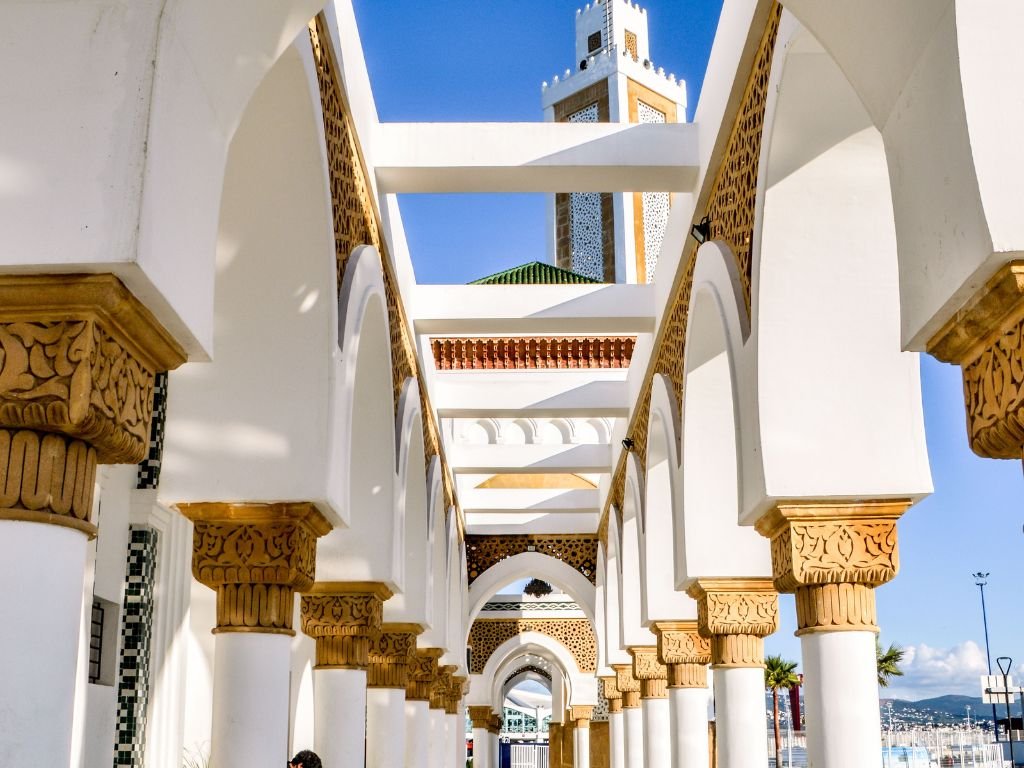 8 Days Tour From Tanger To Desert in Morocco with camel trekking and Sahara Desert camp